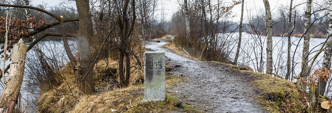 An verschiedenen Stellen am Alten Rhein in Diepoldsau sind die Fluchtorte noch heute sichtbar